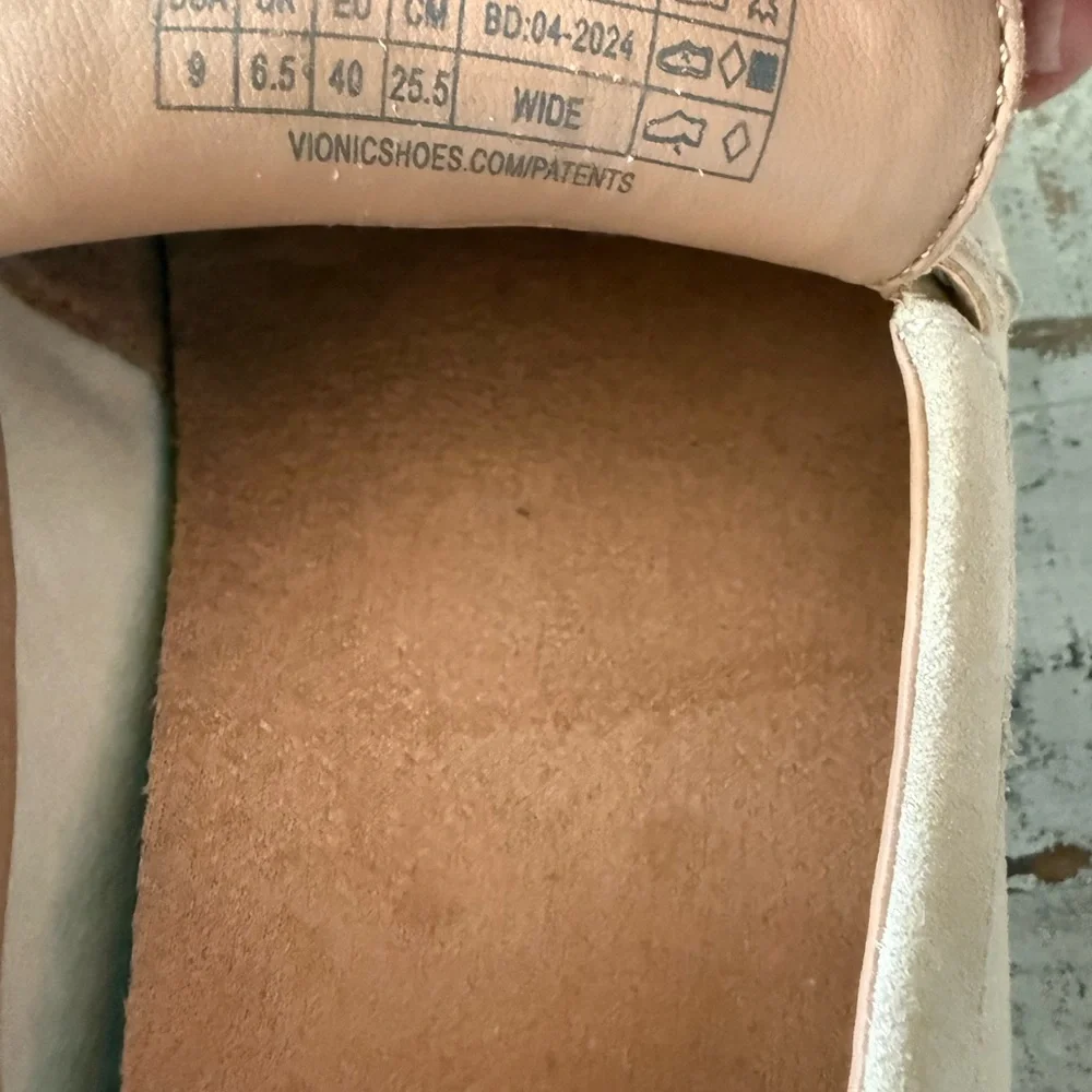 Vionic Uptown Hybrid Penny Loafer in Gold Womens Sz 9 W Wide New Without Box - Picture 4 of 8